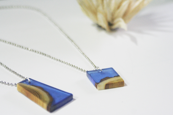 кулон из древесной смолы - завершено